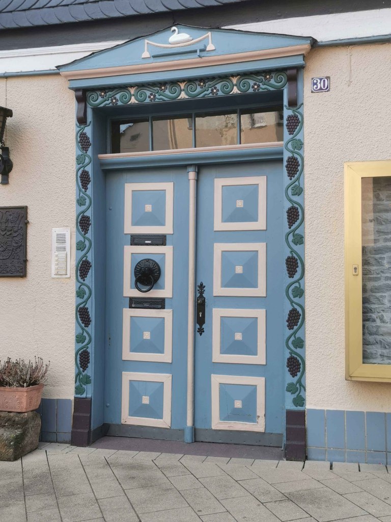 barrierearm, barrierefrei, rollstuhlgerecht. Menschen mit Handicap in der Stadt Frankenberg